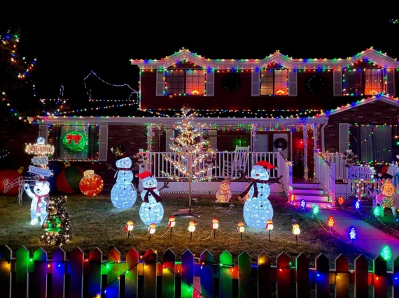 The 10 Best Christmas Lights for 2023 - Holiday Lights for Indoor